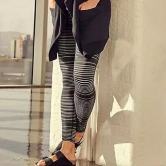 Athleta Pants - Athleta Chaturanga Striped Crop Athletic Leggings M